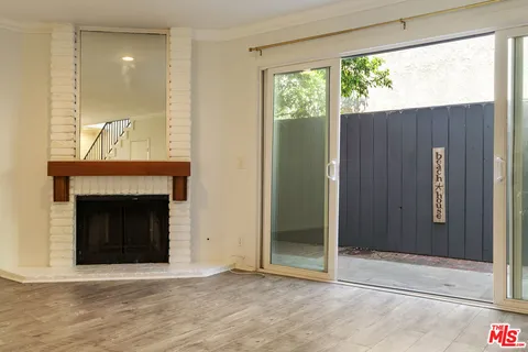 $1,049,000 | 1837 11th Street, Unit 3, Santa Monica, CA 90404