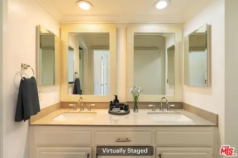 $1,049,000 | 1837 11th Street, Unit 3, Santa Monica, CA 90404