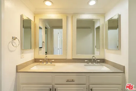 $1,049,000 | 1837 11th Street, Unit 3, Santa Monica, CA 90404
