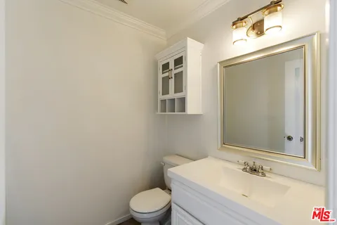 $1,049,000 | 1837 11th Street, Unit 3, Santa Monica, CA 90404
