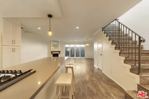 $1,049,000 | 1837 11th Street, Unit 3, Santa Monica, CA 90404