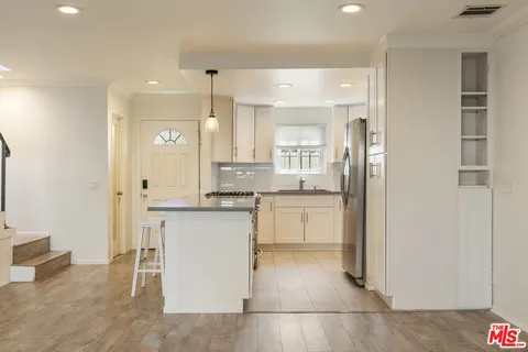 $1,049,000 | 1837 11th Street, Unit 3, Santa Monica, CA 90404