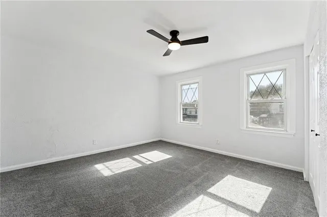 a view of empty room with window