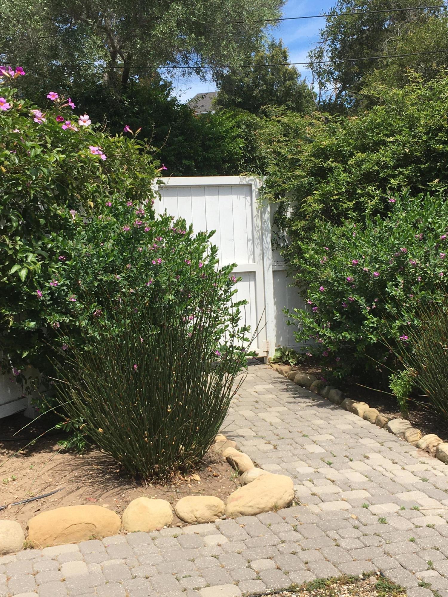 590 Santa Rosa Lane Montecito, CA 93108 - Photo 11 of 16 Gate