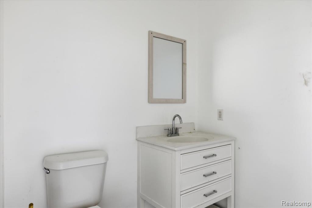 4718 Davison Road Lapeer, MI 48446 - Photo 18 of 36