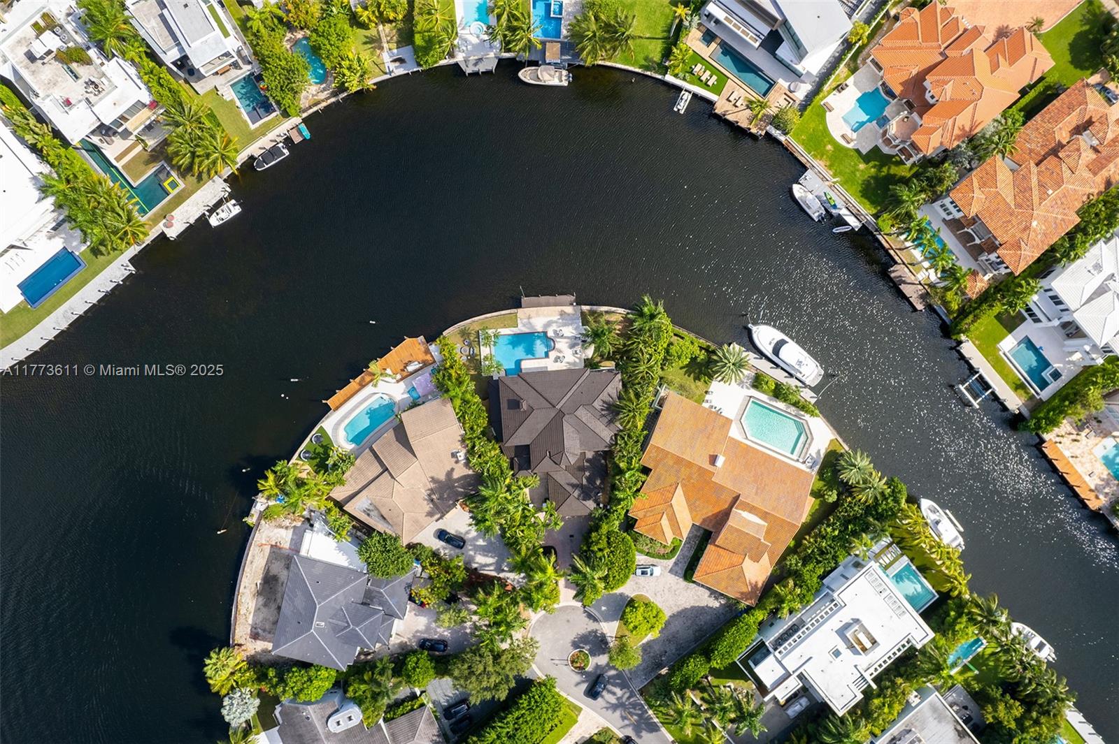 455 Centre Island Golden Beach, FL 33160 - Photo 5 of 67