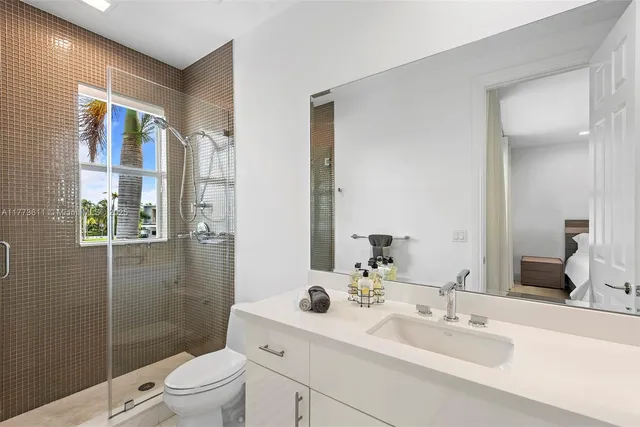 $9,225,000 | 455 Centre Island, Golden Beach, FL 33160