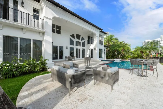 $9,225,000 | 455 Centre Island, Golden Beach, FL 33160
