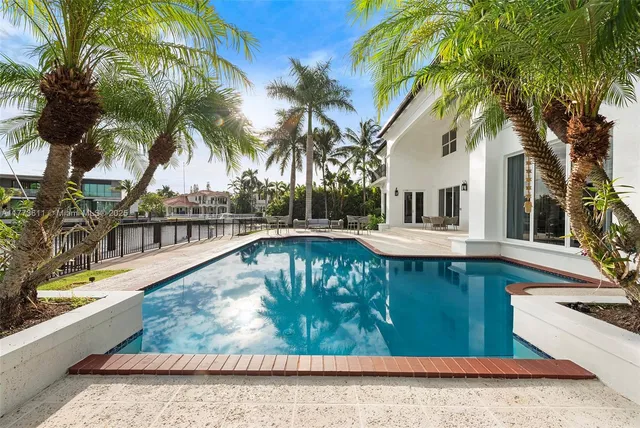 $9,225,000 | 455 Centre Island, Golden Beach, FL 33160