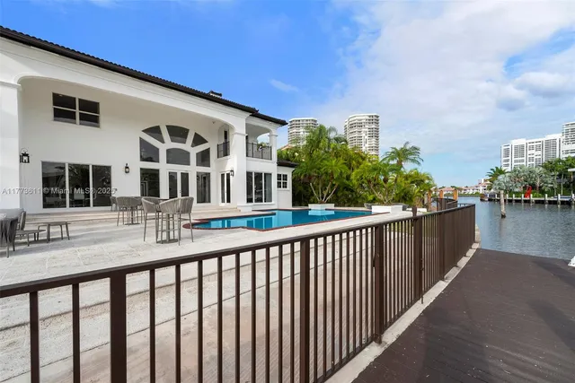 $9,225,000 | 455 Centre Island, Golden Beach, FL 33160