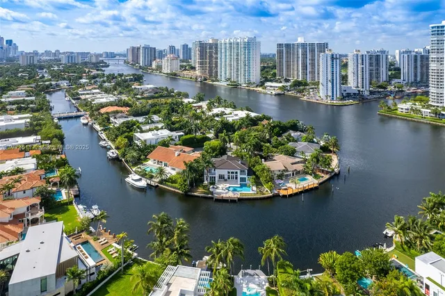 $9,225,000 | 455 Centre Island, Golden Beach, FL 33160