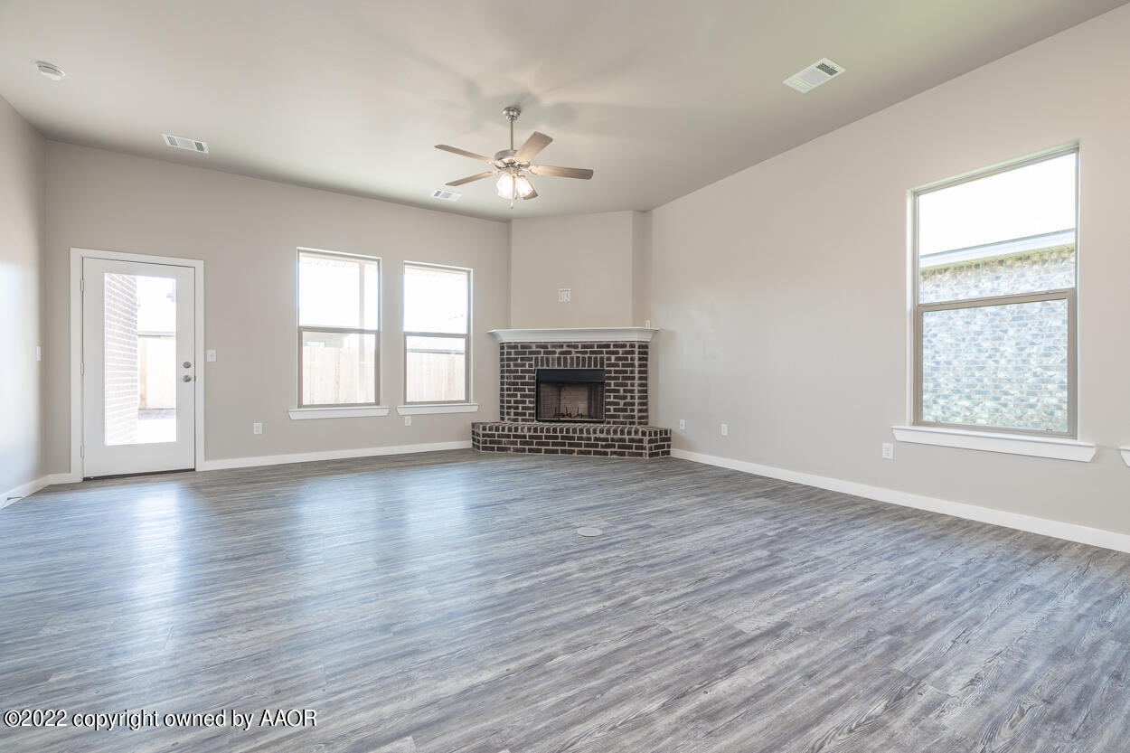 1837 Montaluse Road Amarillo, TX 79118 - Photo 11 of 32 Living Area