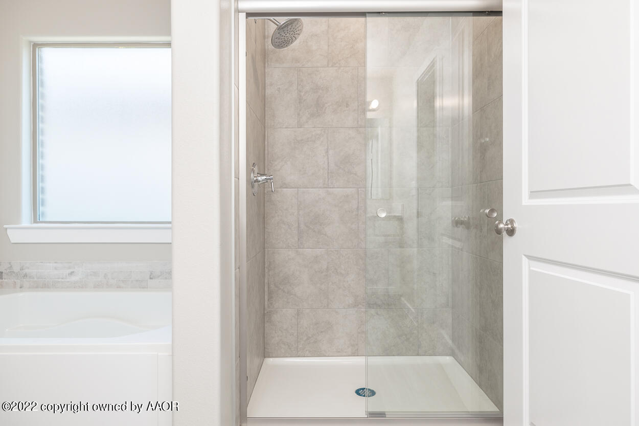 1837 Montaluse Road Amarillo, TX 79118 - Photo 18 of 32 Master Bath