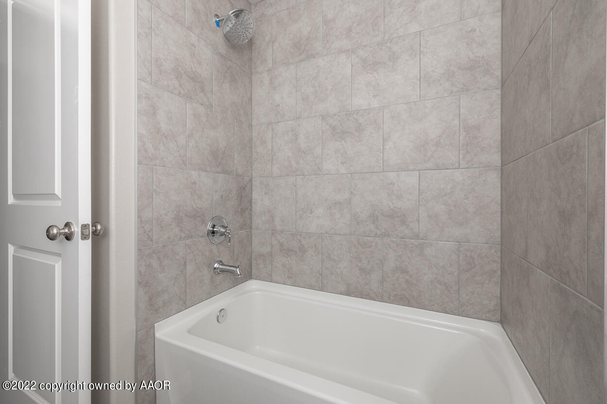 1837 Montaluse Road Amarillo, TX 79118 - Photo 28 of 32 Guest Bath