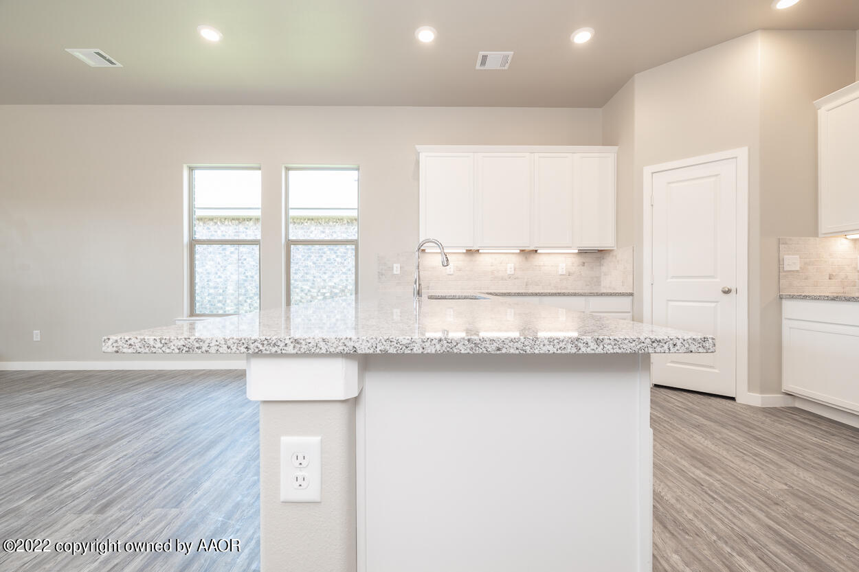 1837 Montaluse Road Amarillo, TX 79118 - Photo 5 of 32 Kitchen