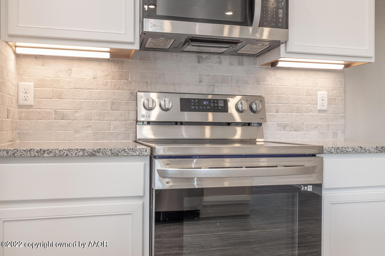 1837 Montaluse Road Amarillo, TX 79118 - Photo 8 of 32 Kitchen