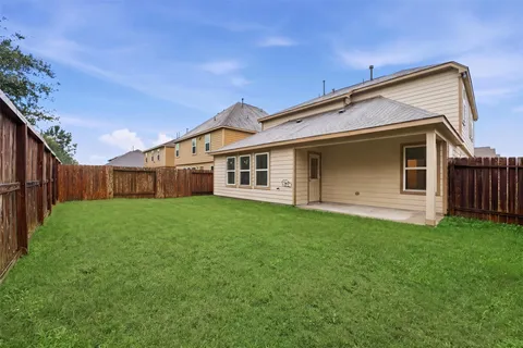 a view of a back yard of the house