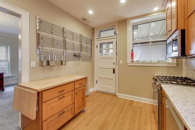 $565,000 | 413 South Oak Park Avenue, Oak Park, IL 60302