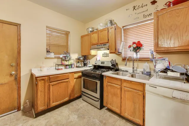 $565,000 | 413 South Oak Park Avenue, Oak Park, IL 60302