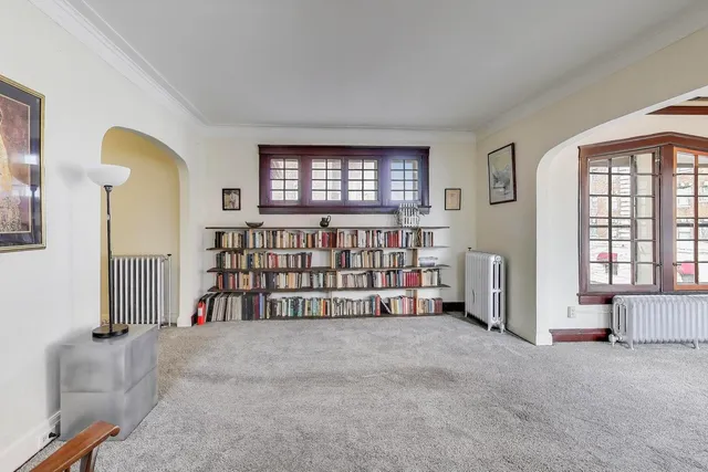 $565,000 | 413 South Oak Park Avenue, Oak Park, IL 60302