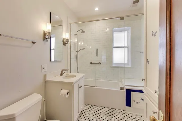 $565,000 | 413 South Oak Park Avenue, Oak Park, IL 60302