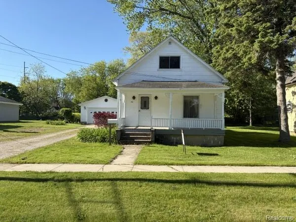 $99,900 | 52 Carrington Street, Harbor Beach, MI 48441