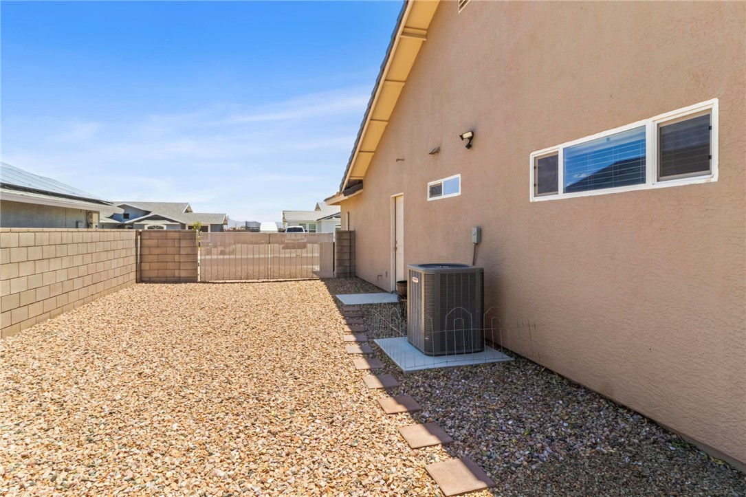 3897 Easy Street Kingman, AZ 86409 - Photo 39 of 53 a very nice looking room with a large window