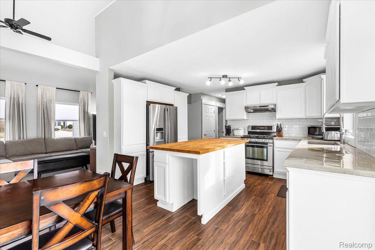 547 Glenwyth Road Brighton, MI 48116 - Photo 9 of 42 Stainless steal appliances
