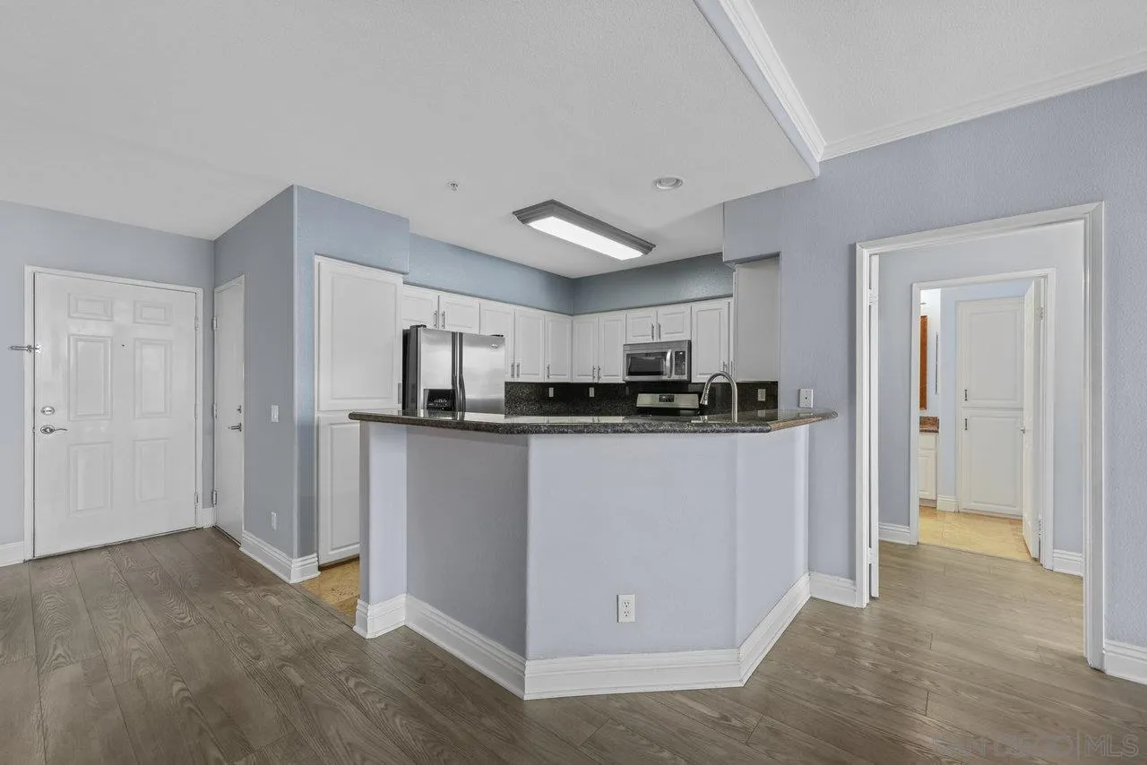 12372 Carmel Country Road, Unit 202 San Diego, CA 92130 - Photo 3 of 8