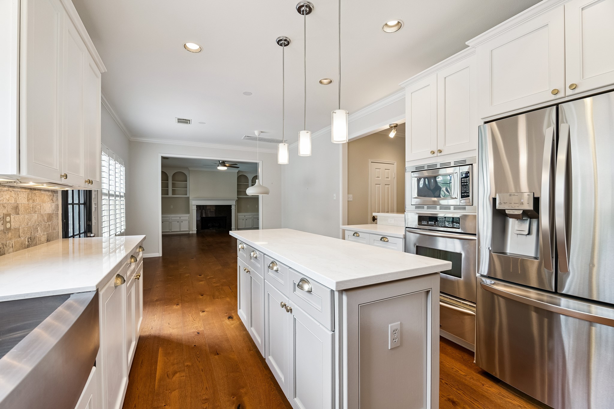 816 Anderson Street Bellaire, TX 77401 - Photo 16 of 45 Kitchen