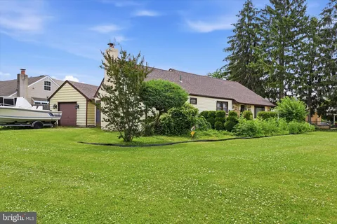 $470,000 | 897 Pine Hill Road, Philadelphia, PA 19115