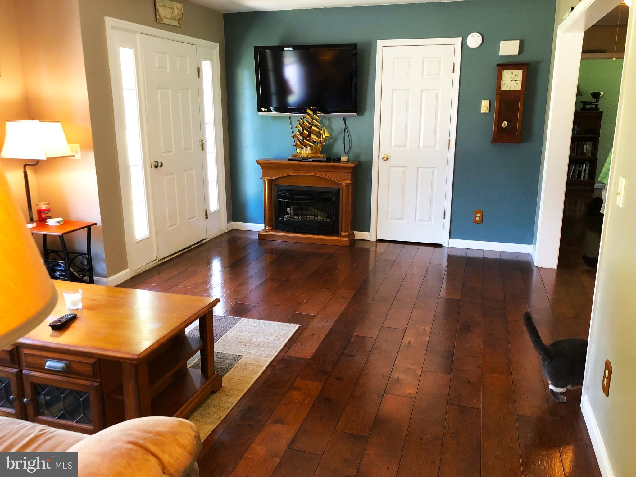 4919 Payne Road Hurlock, MD 21643 - Photo 11 of 16 Living Room