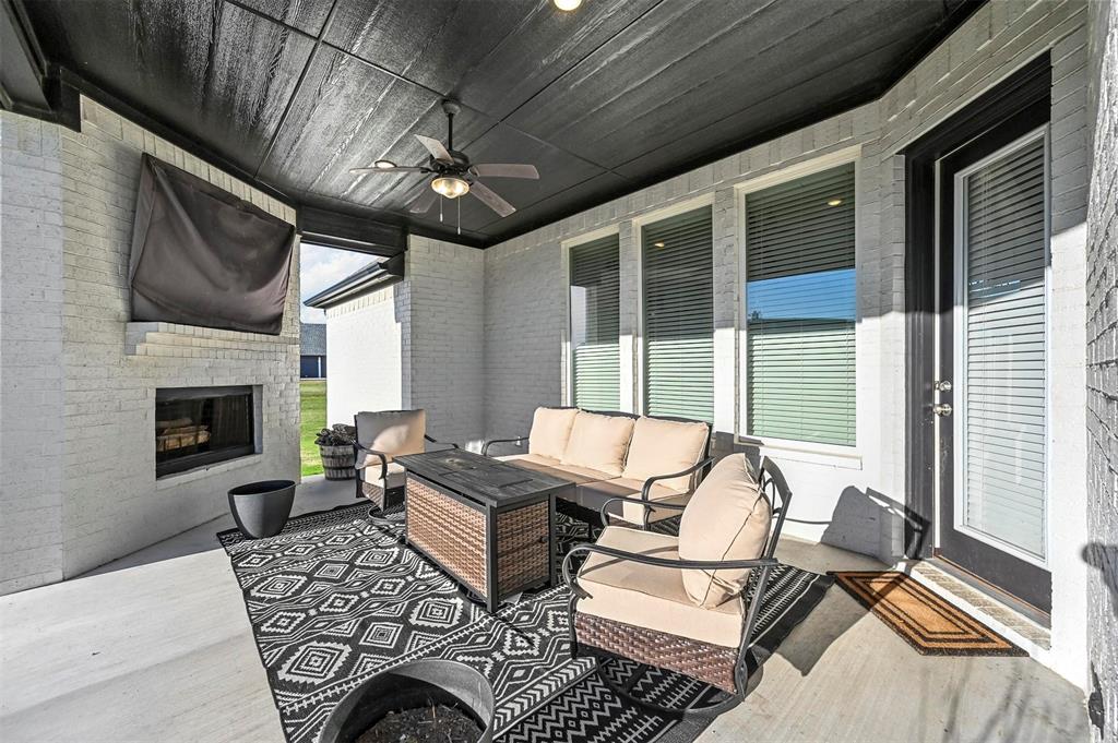 129 Southern Court Springtown, TX 76082 - Photo 33 of 40