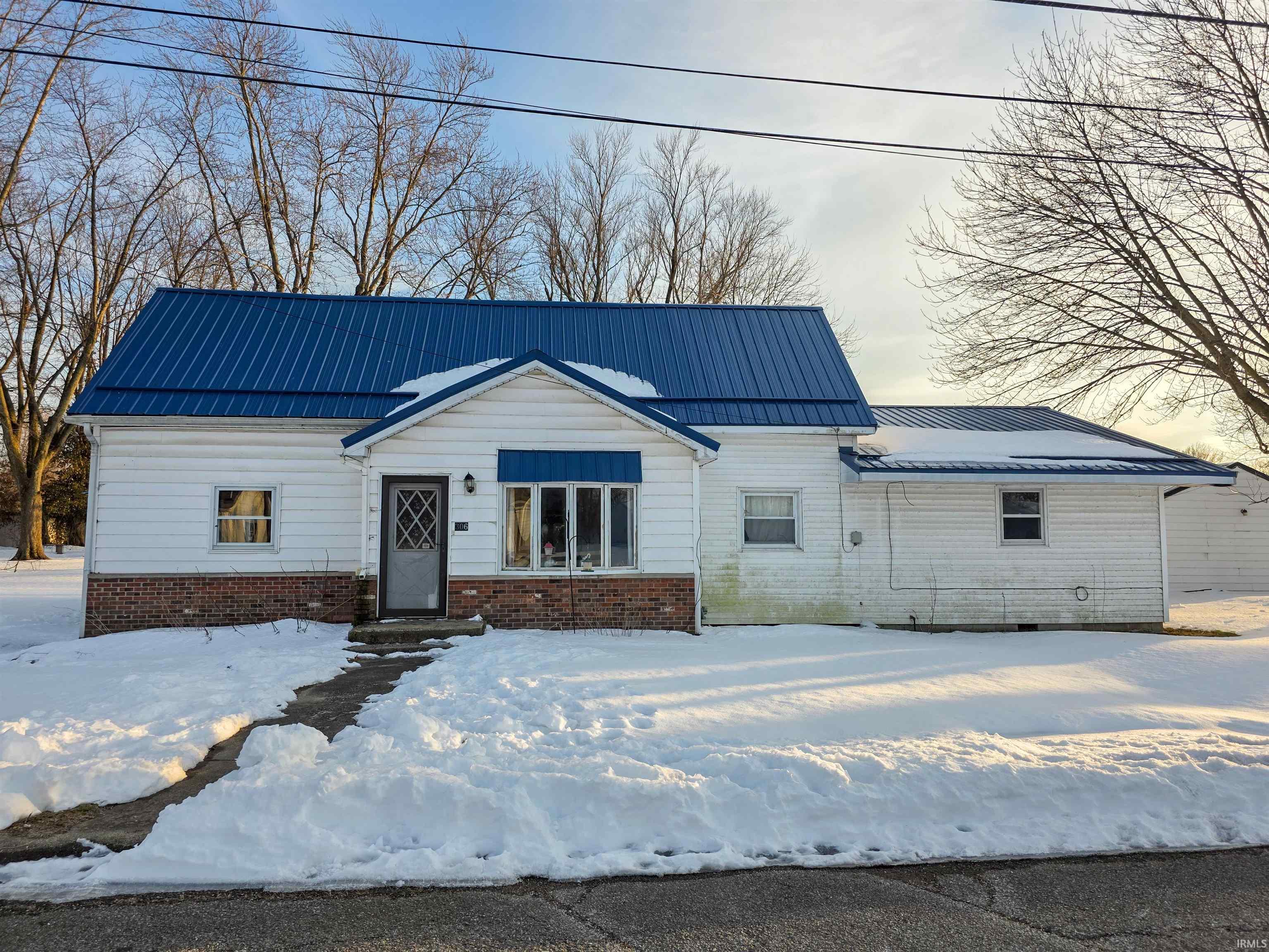 306 Hubert Street Oaktown, IN 47561 - Photo 5 of 32