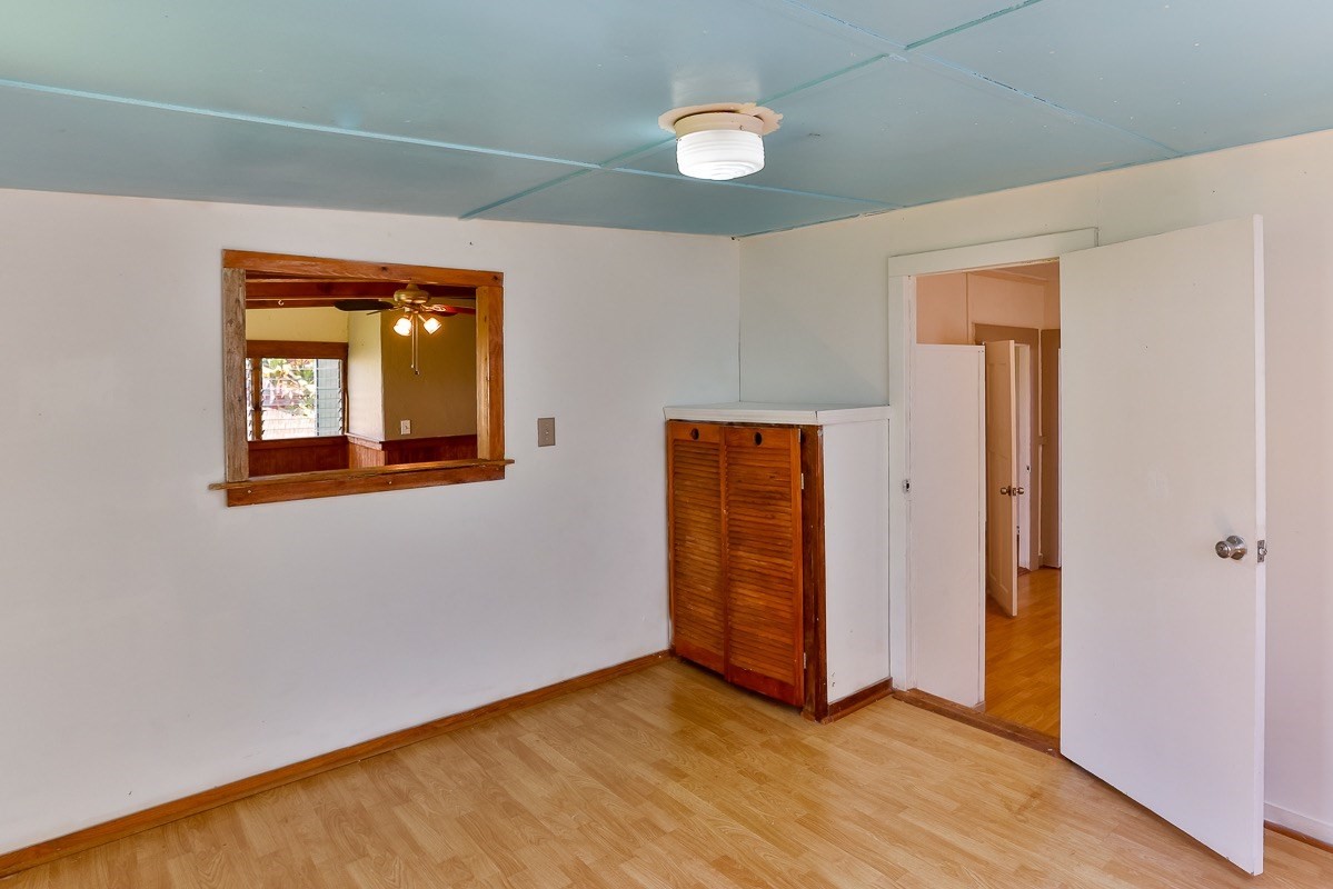 43-350 Pohakea Road, Unit 9 Paauilo, HI 96776 - Photo 14 of 28 an empty room with closet and windows