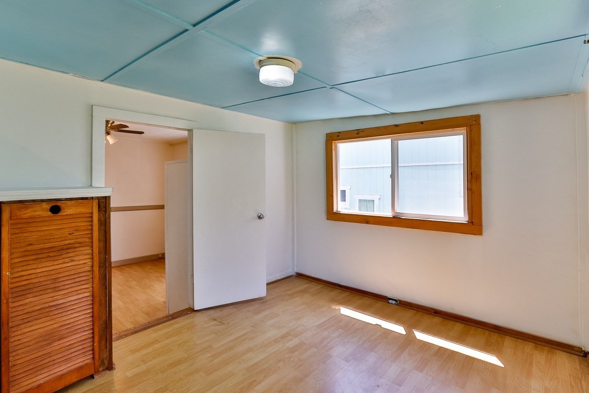 43-350 Pohakea Road, Unit 9 Paauilo, HI 96776 - Photo 15 of 28 a view of an empty room with closet and a window