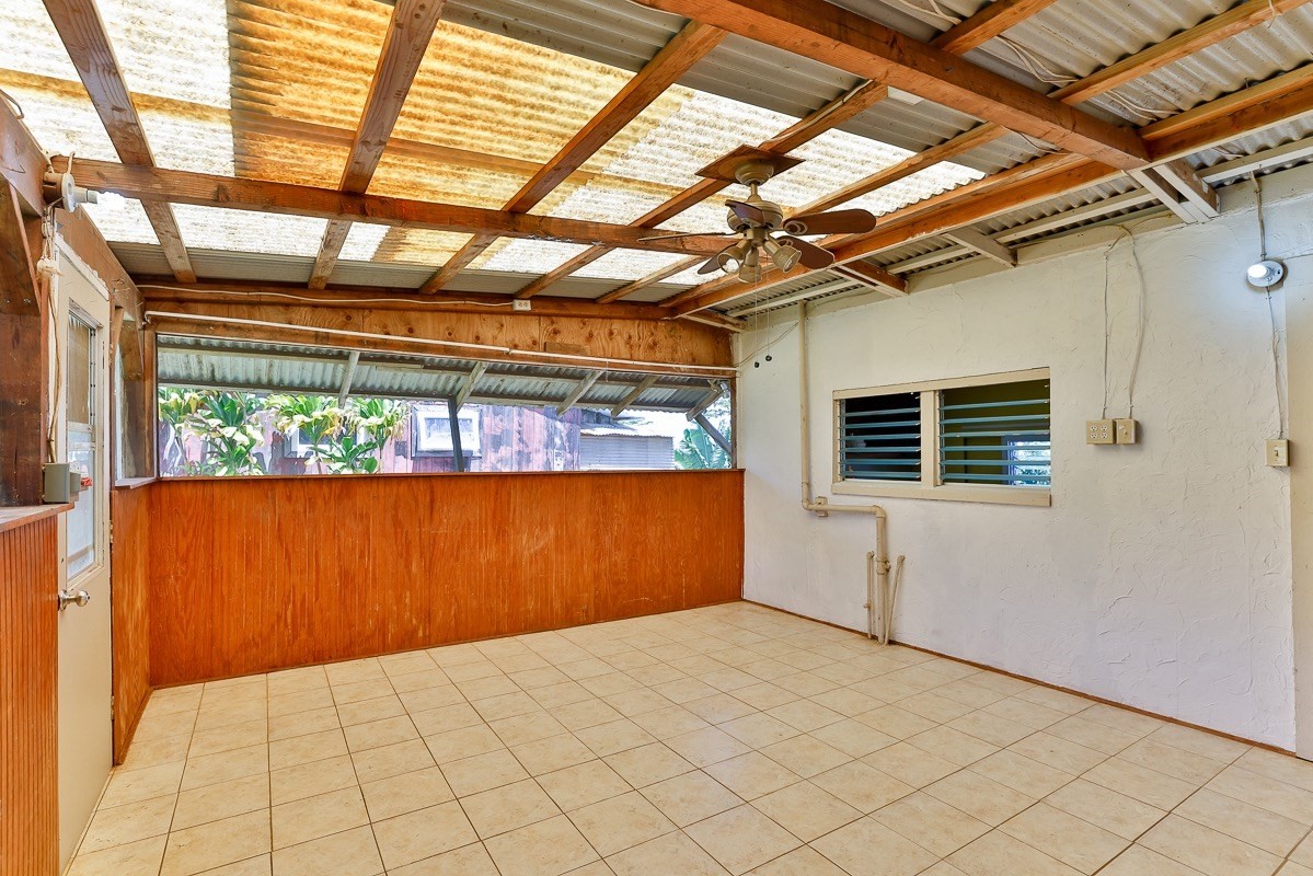 43-350 Pohakea Road, Unit 9 Paauilo, HI 96776 - Photo 16 of 28 a view of garage