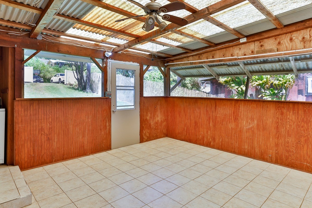 43-350 Pohakea Road, Unit 9 Paauilo, HI 96776 - Photo 17 of 28 an empty room with wooden floor and a large window