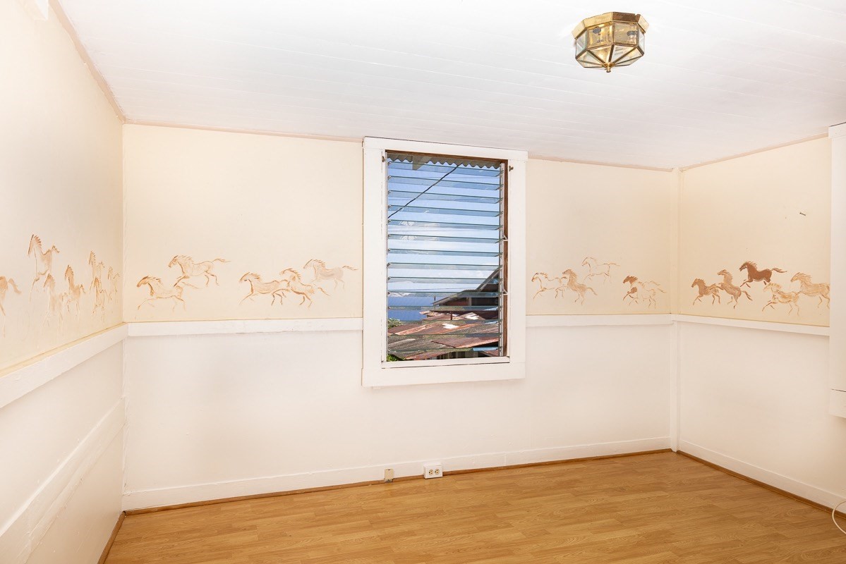 43-350 Pohakea Road, Unit 9 Paauilo, HI 96776 - Photo 10 of 28 a view of a room that has a window in it