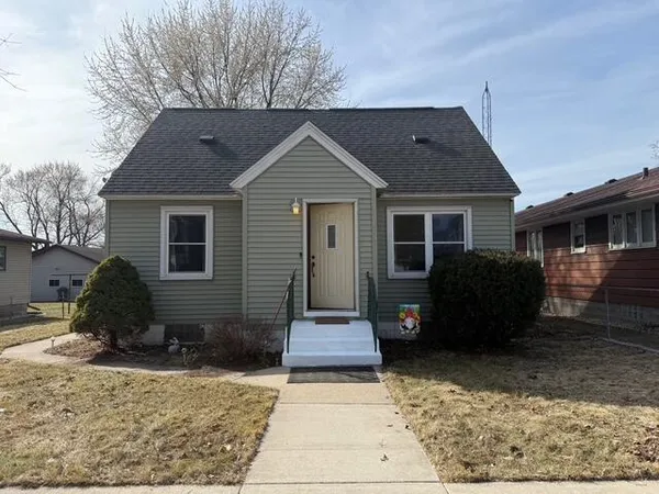 $200,000 | 627 Powell Street, La Crosse, WI 54603