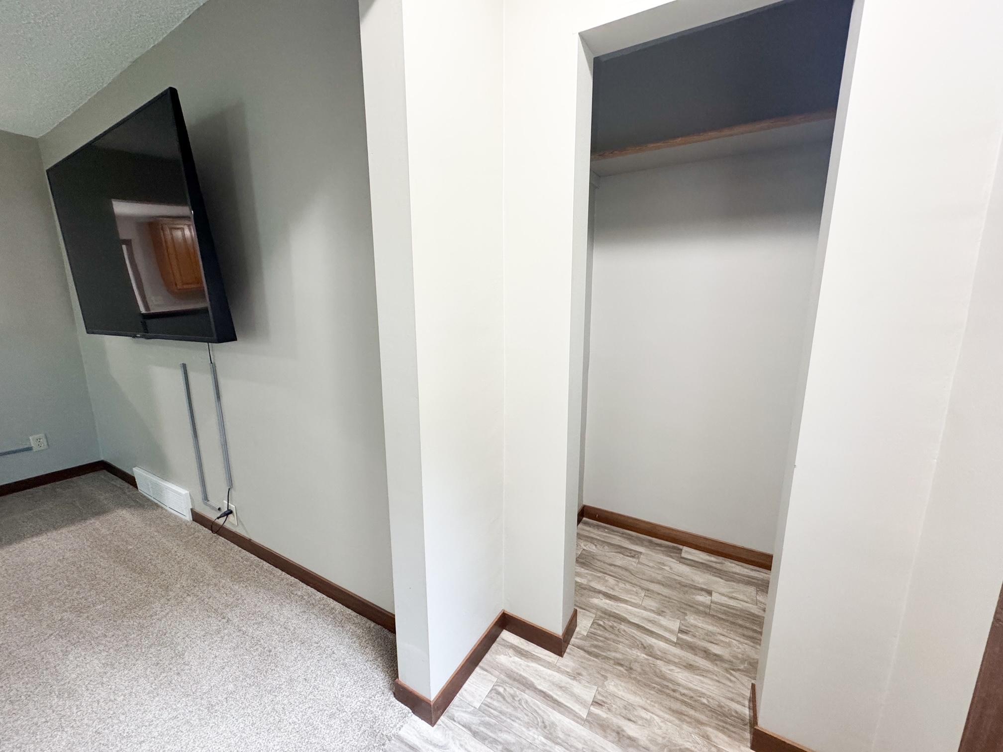 936 Adams Avenue Westbrook, MN 56183 - Photo 9 of 28