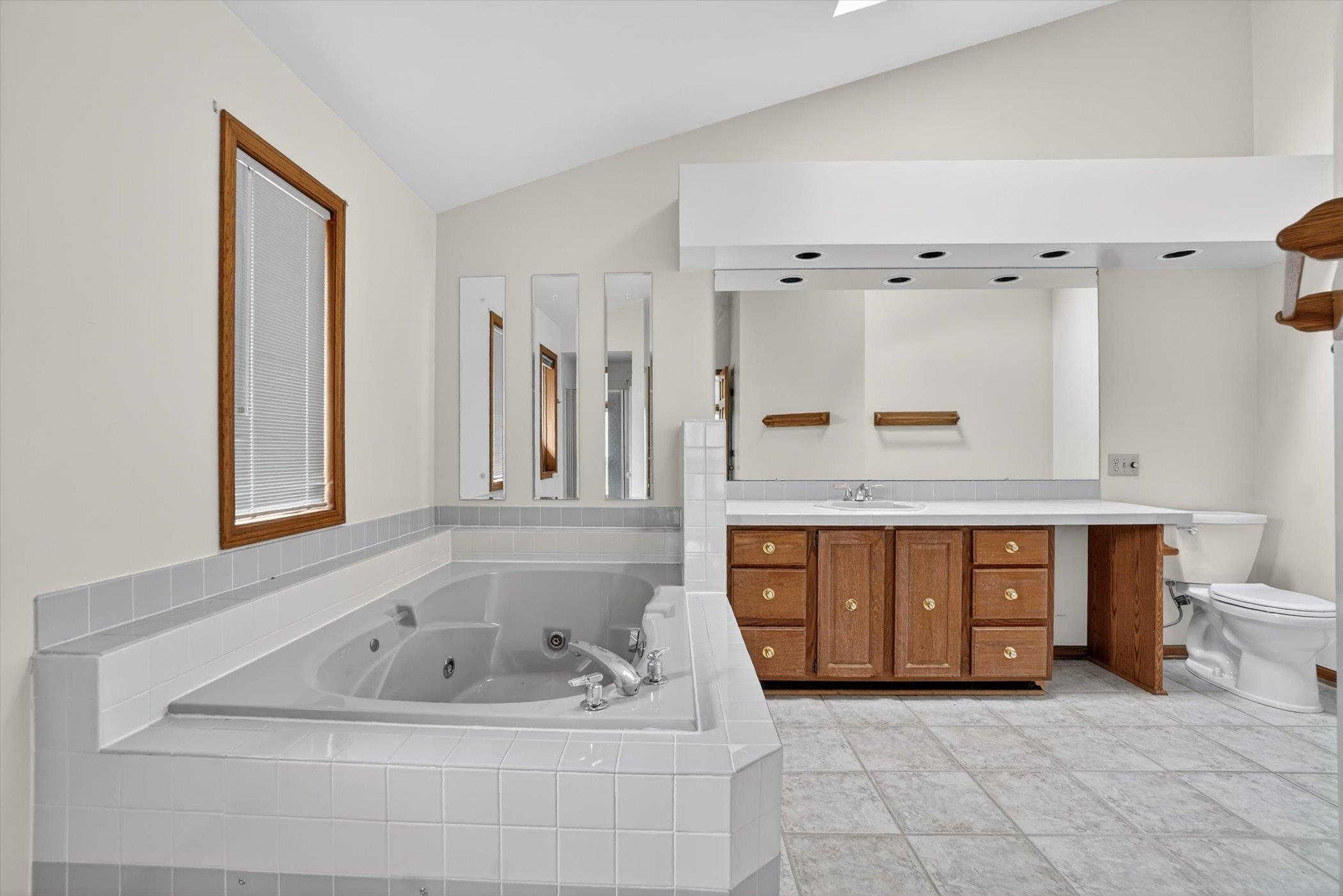 224 Deer Ridge Drive West Bend, WI 53095 - Photo 22 of 41