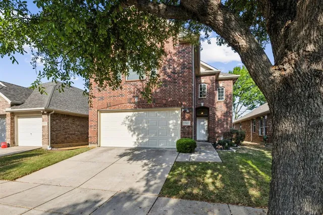 $450,000 | 541 Kirby Drive, Argyle, TX 76226