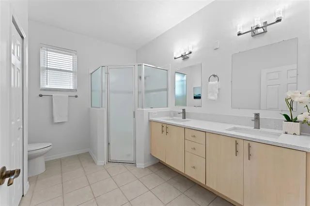 a view of washer and dryer in a room