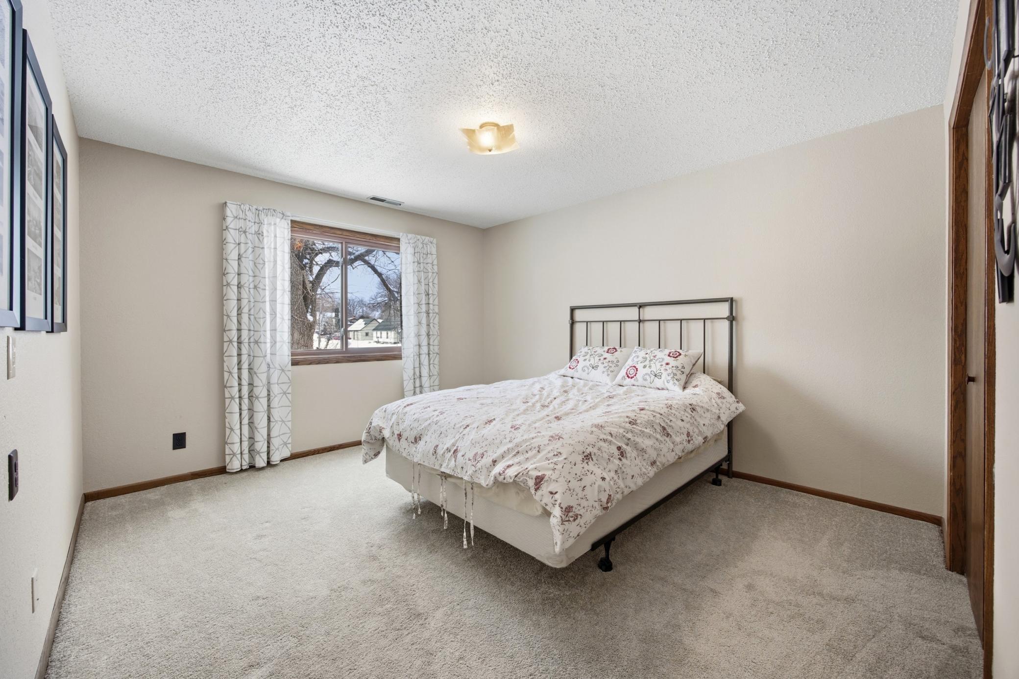 326 10th Avenue South, Unit 2 Fargo, ND 58103 - Photo 18 of 35