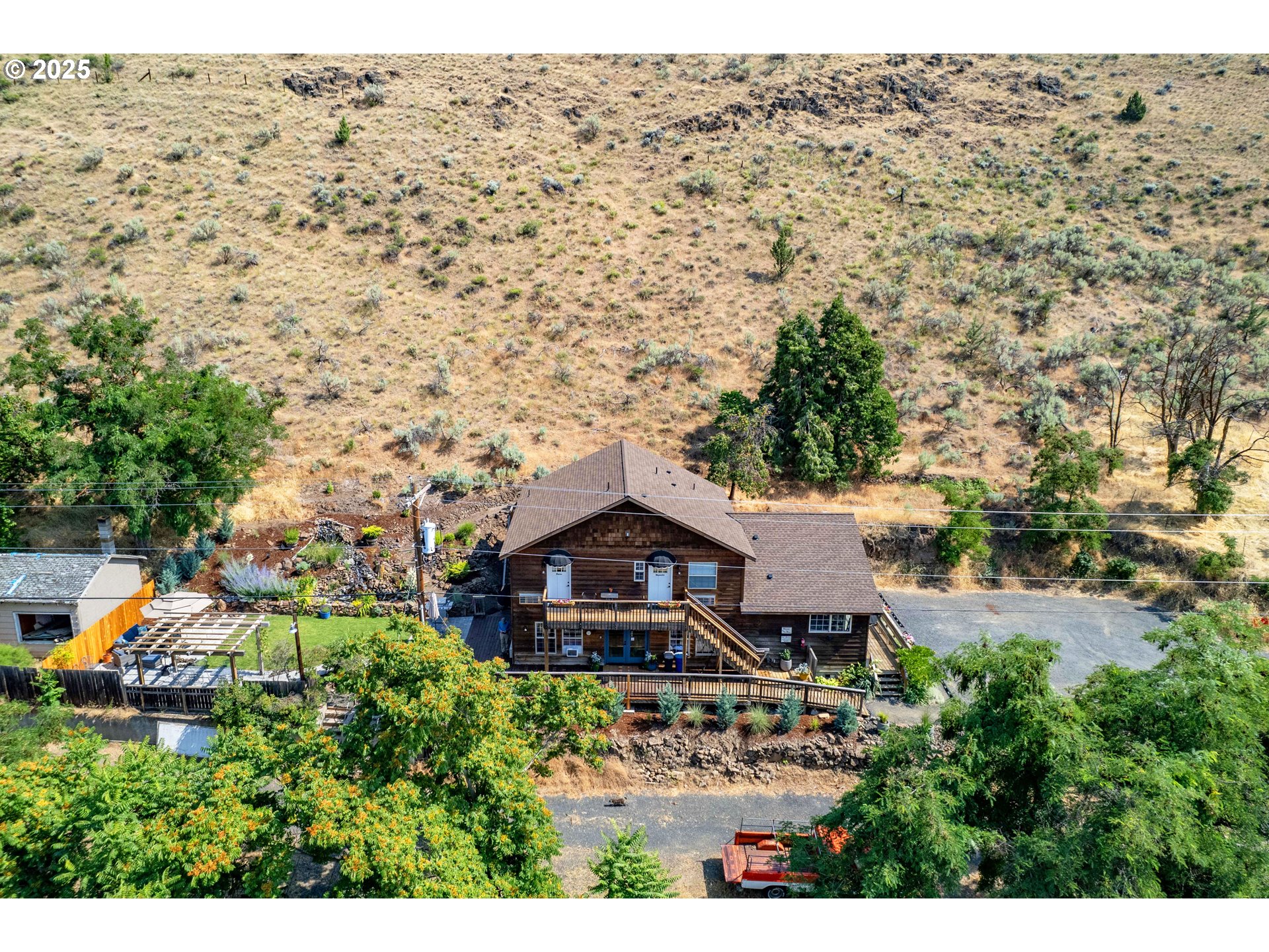 210 Hartman Avenue Maupin, OR 97037 - Photo 14 of 46 a house view with a garden space
