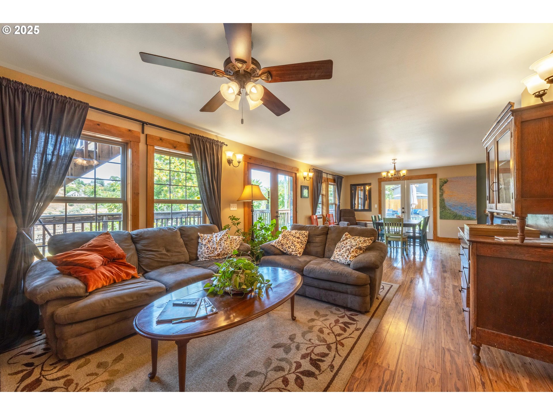 210 Hartman Avenue Maupin, OR 97037 - Photo 20 of 46 a living room with furniture and a large window