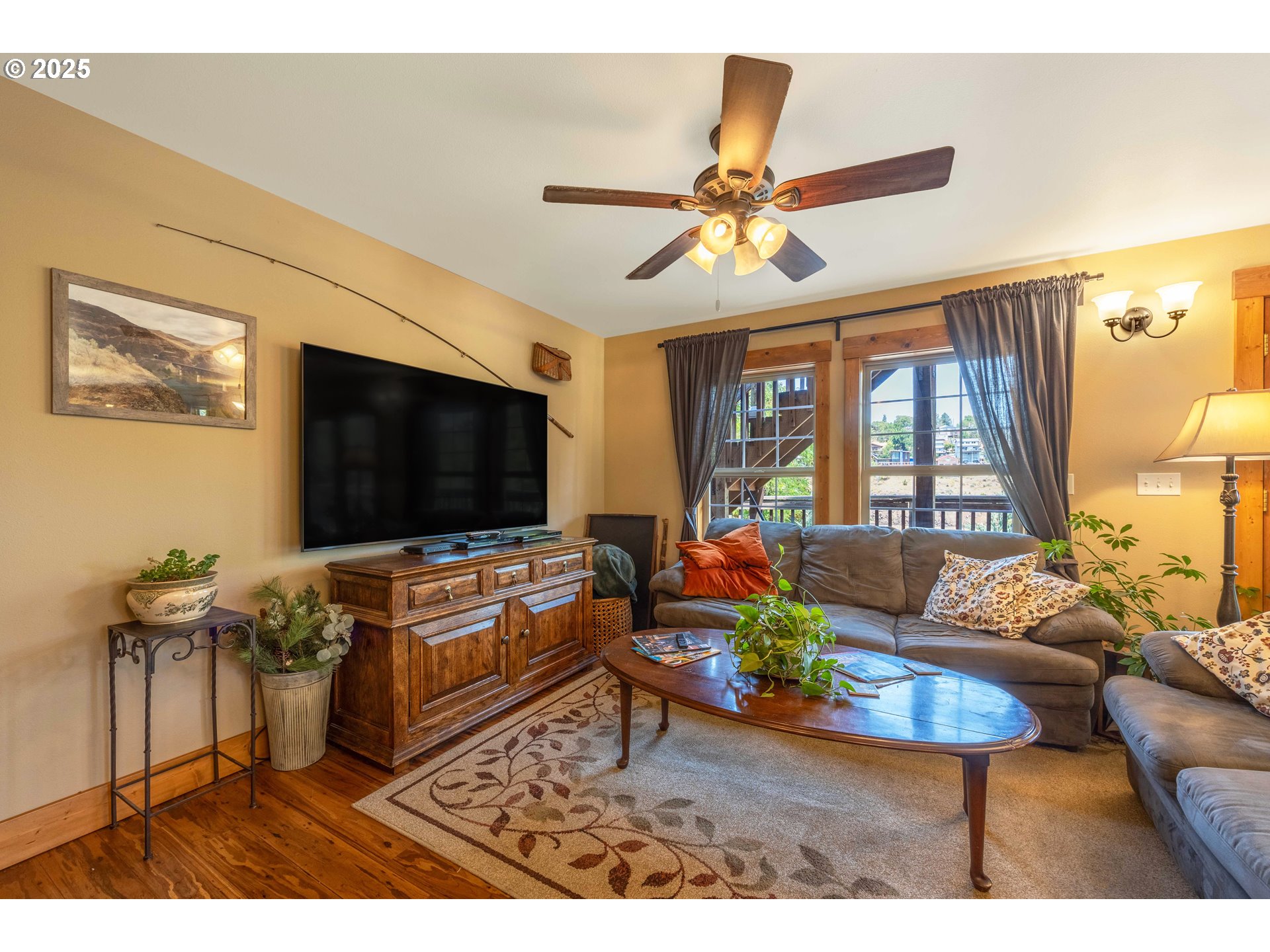 210 Hartman Avenue Maupin, OR 97037 - Photo 24 of 46 a living room with furniture and a flat screen tv