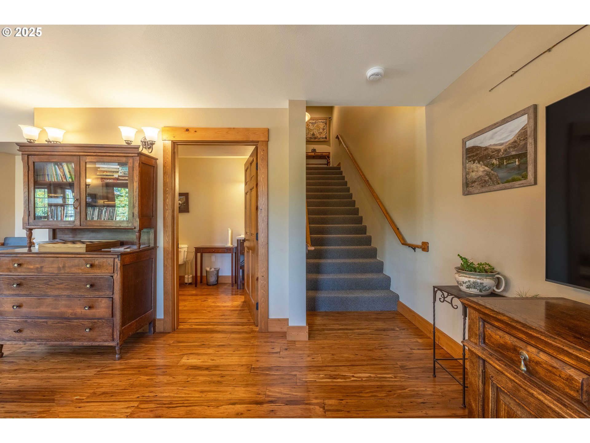 210 Hartman Avenue Maupin, OR 97037 - Photo 25 of 46 a view of a living room with furniture