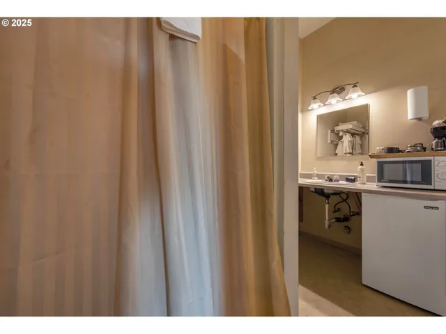 a en suite bathroom with a sink and a mirror